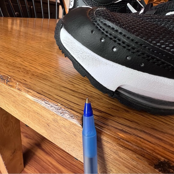 ⭐️ Nike Air Max AP Ladies Trainers Size 6 Black and White - Picture 8 of 9